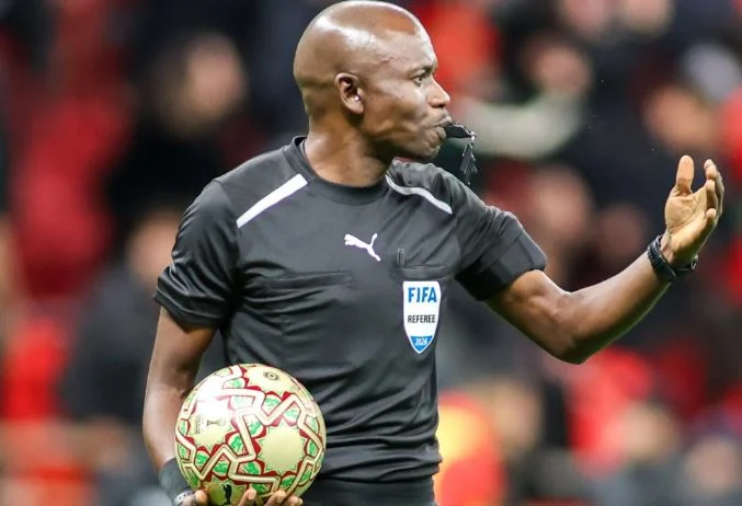 AS FAR vs Mamelodi Sundowns : la polémique autour de l'arbitre Jean-Jacques Ndala pour la finale de la Ligue des champions CAF