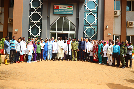 Le ministre de la Santé du Niger en visite à l'hôpital Niger-Türkiye