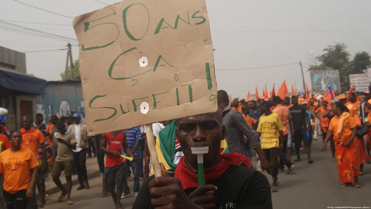 Manifestation autorisée à Lomé en 2026 par rapport à des rassemblements réprimés en 2017