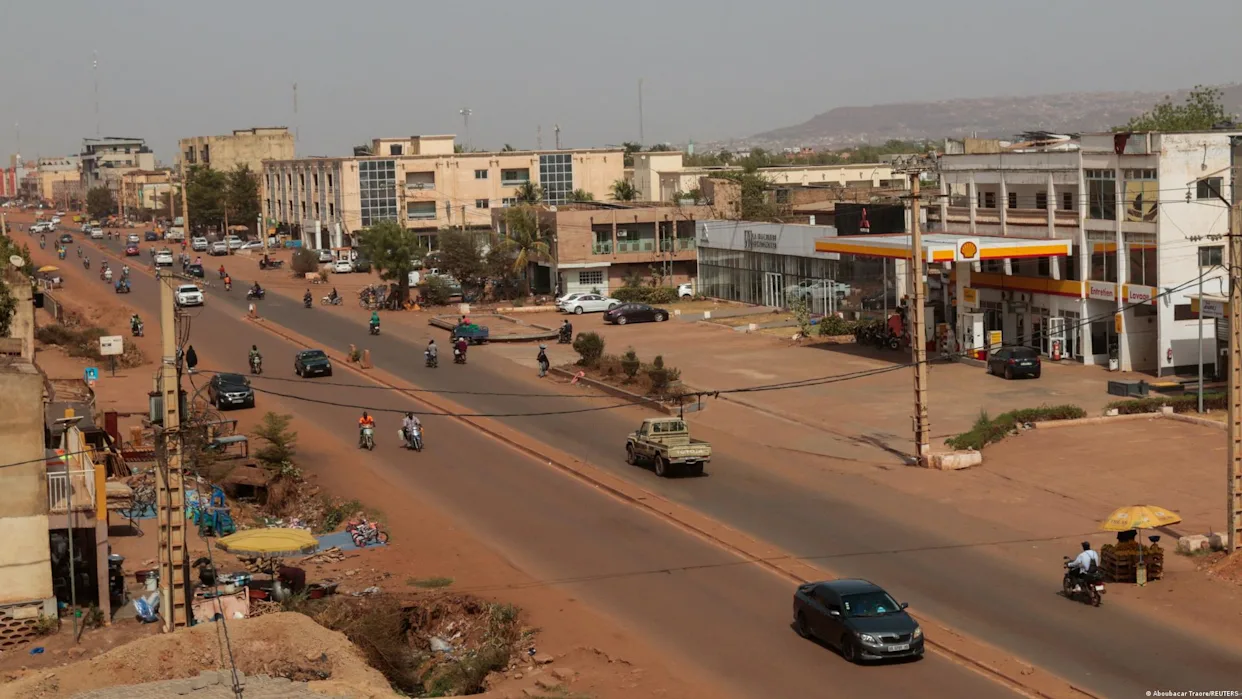 Blocus à Bamako : les civils maliens piégés entre les routes coupées et les pénuries