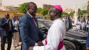 Moment d'échange entre Ousmane Sonko et Monseigneur André Guéye
