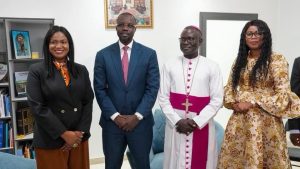 Ousmane Sonko en discussion avec Monseigneur André Guéye