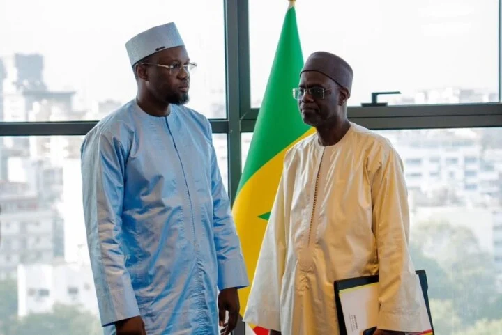 Passation de service à la Primature Primature : passation de service entre Ousmane Sonko et Ahmadou Al Aminou Lo