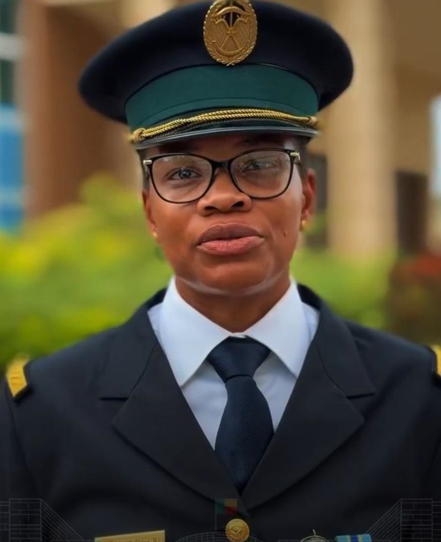 capitaine Elvire Toupé, première aide de camp féminine du Bénin