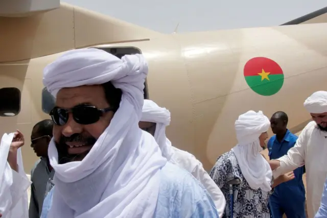 Iyad Ag Ghaly en 2012 à l'aéroport de Kidal