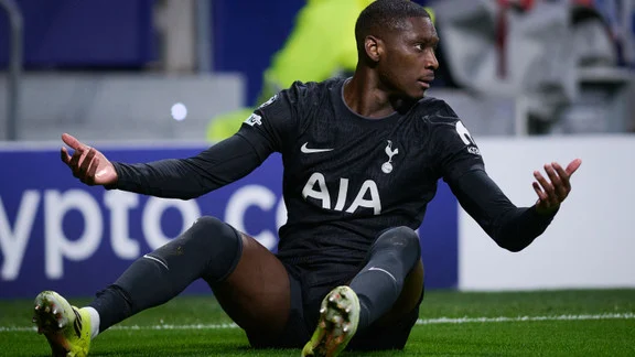 Randal Kolo Muani, attaquant du PSG, en action lors d'un match