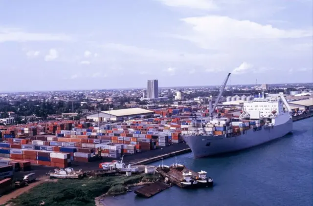 Port de Cotonou, principal point d'entrée et de sortie des marchandises du Niger, à l'arrêt en raison de la crise