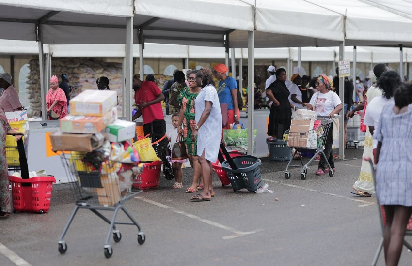 Vue aérienne d'un méga marché organisé par la Centrale d'Achat du Gabon