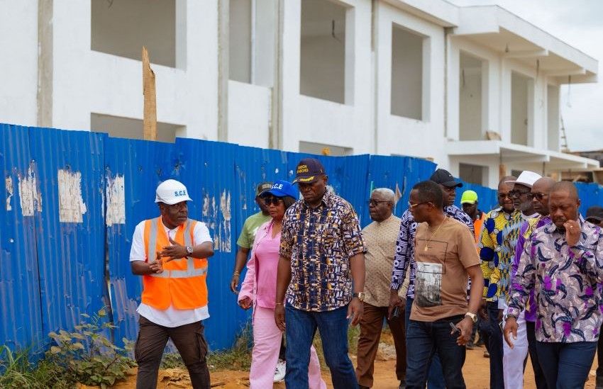 Président gabonais visitant le Woleu-Ntem