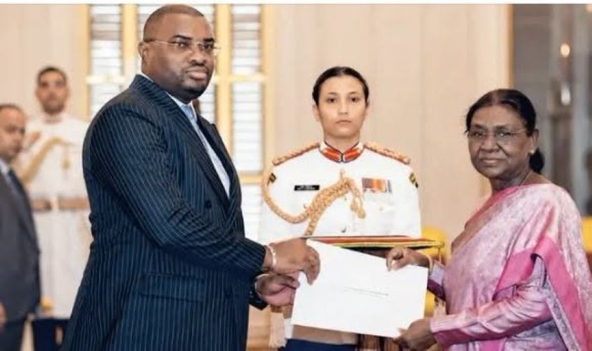 L'ambassadeur gabonais Aurélien-Marcel Mintsa Nguema remet ses lettres de créance à la présidente indienne Droupadi Murmu