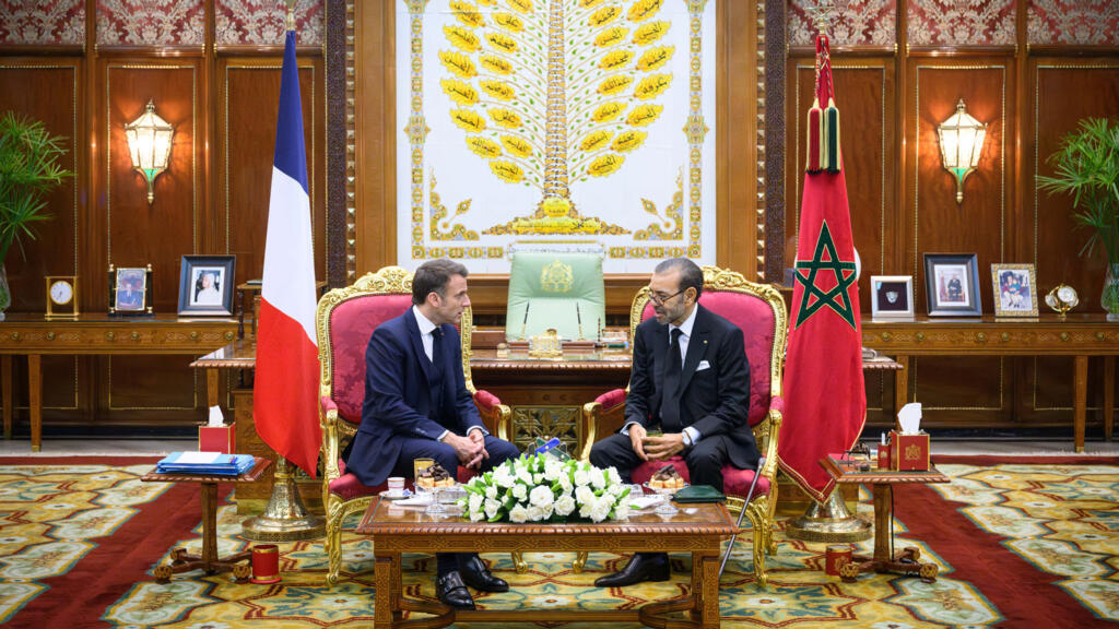Le président français Emmanuel Macron et le roi marocain Mohammed VI lors d'une rencontre officielle à Rabat