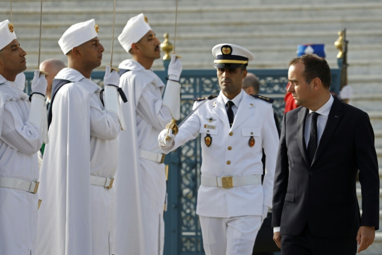 Sébastien Lecornu lors de sa visite au Mausolée royal de Rabat