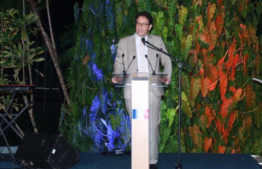 Portrait de l’ambassadeur français Fabrice Mauriès lors d’un événement à Libreville