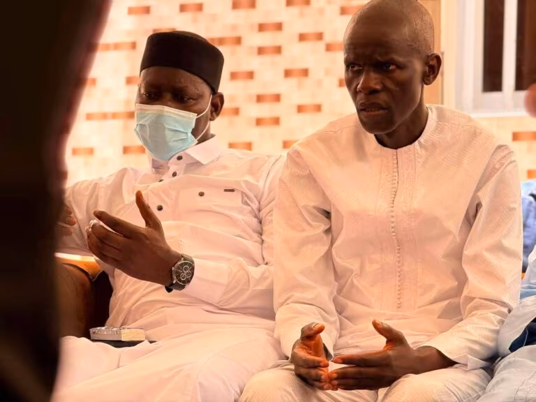 Ousmane Sonko en discussion avec Diamil Sané
