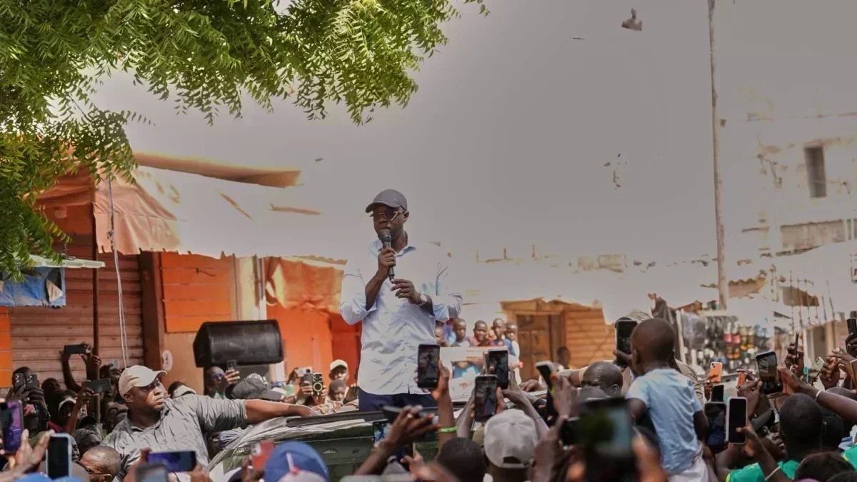 Ousmane Sonko s’adresse à la foule de Bargny lors de son discours sur la campagne des cartes de membre de Pastef