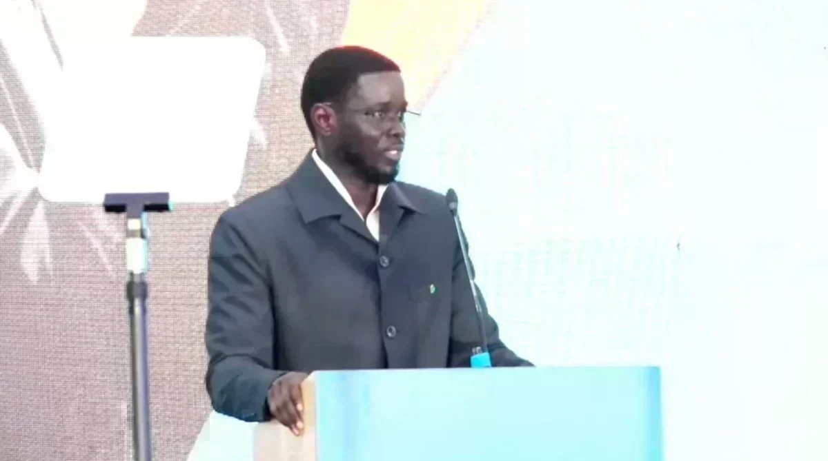 Le président Bassirou Diomaye Faye s'exprime lors d'un événement politique