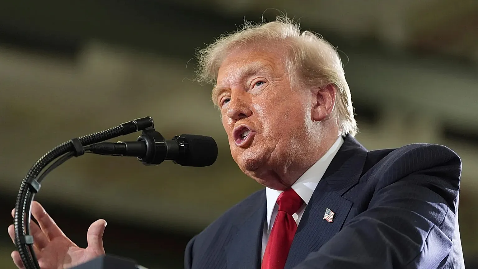 Le président américain Donald Trump s'exprime lors d'un événement à Milford, dans le Michigan, en juillet 2026.