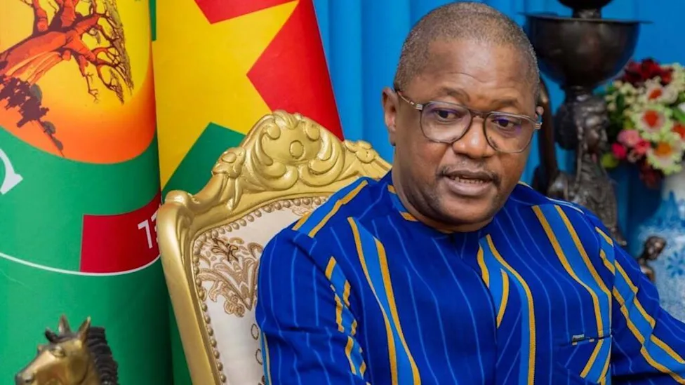 Tensions entre le Nigeria et l'AES illustrées par des cartes et drapeaux