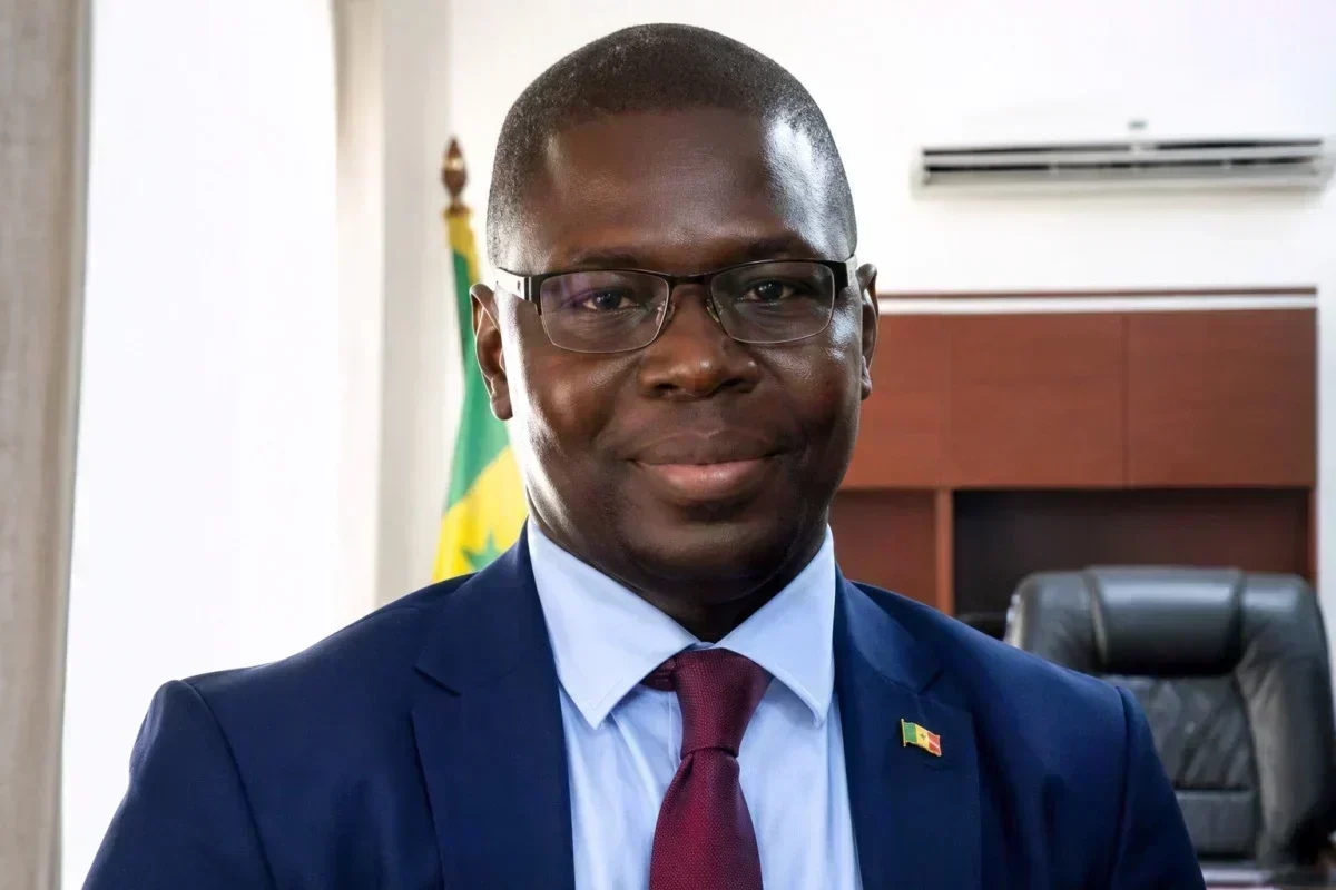 Transhumance politique au Sénégal : quand les alliances évoluent avec le pouvoir Transhumance politique au Sénégal : quand les alliances évoluent avec le pouvoir