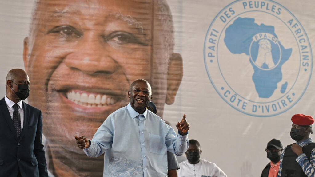 L'ancien président ivoirien Laurent Gbagbo, au centre, lors du premier congrès du PPA-CI à Abidjan, le 15 mai 2026