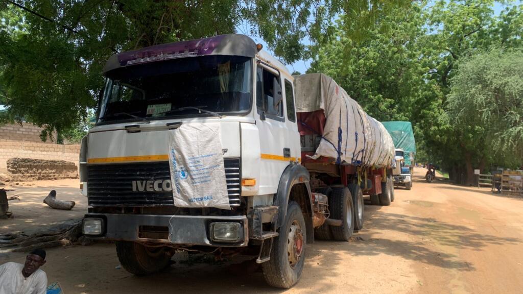 Un convoi de camions en provenance du Nigeria stationné à Kourgui, Cameroun